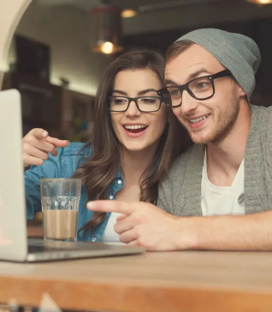 A couple checks his Yoopya VIP email account on compute